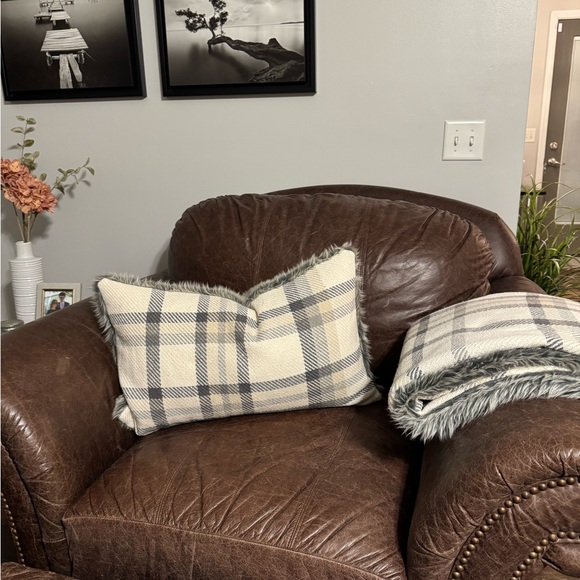 Pottery barn cream and gray plaid pillow/throw blanket set - Picture 5 of 7